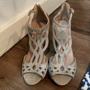 Size 8.5 gold and silver wedge